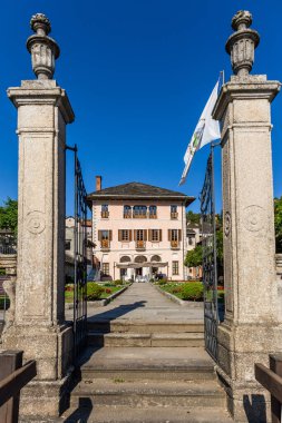 13 Haziran 2019. Orta Gölü, Piedmont, İtalya 'daki Villa Bossi' nin güzel manzarası, 