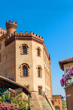 12 Eylül 2019. Barolo Kalesi veya Barolo köyündeki Falletti Kalesi, Piedmont bölgesi, kuzey İtalya