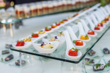 sebze ve peynir çeşitleri aperatifler ve parmak yiyecekleri.