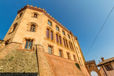 12 Eylül 2019. Barolo Kalesi veya Barolo köyündeki Falletti Kalesi, Piedmont bölgesi, kuzey İtalya