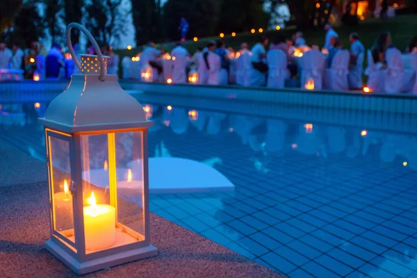 Recepción Boda Junto Piscina Por Noche Iluminada Por Velas — Foto de Stock