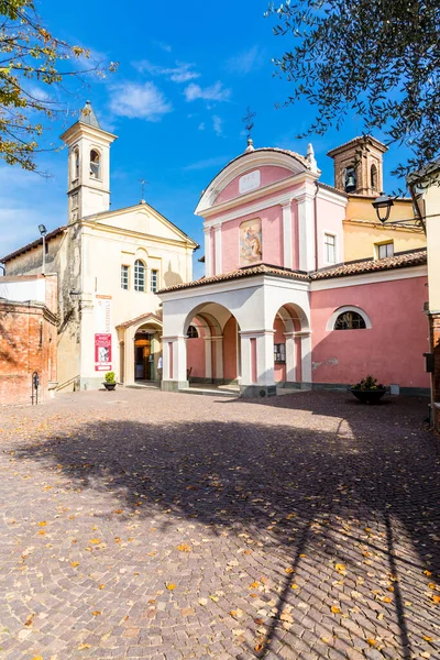 2019年9月12日 北イタリアのピエモンテ州バローロ村の教会 — ストック写真