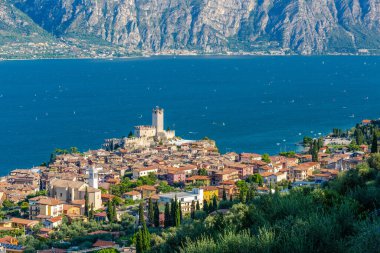 Malcesine Kulesi manzarası, Garda Gölü, Veneto, İtalya.