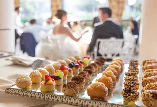 Heerlijke Mini Desserts Mini Taarten Bruiloftsfeest — Stockfoto