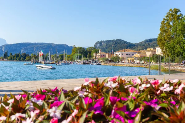 Порт Бардолино Озеро Гарда Италия — стоковое фото