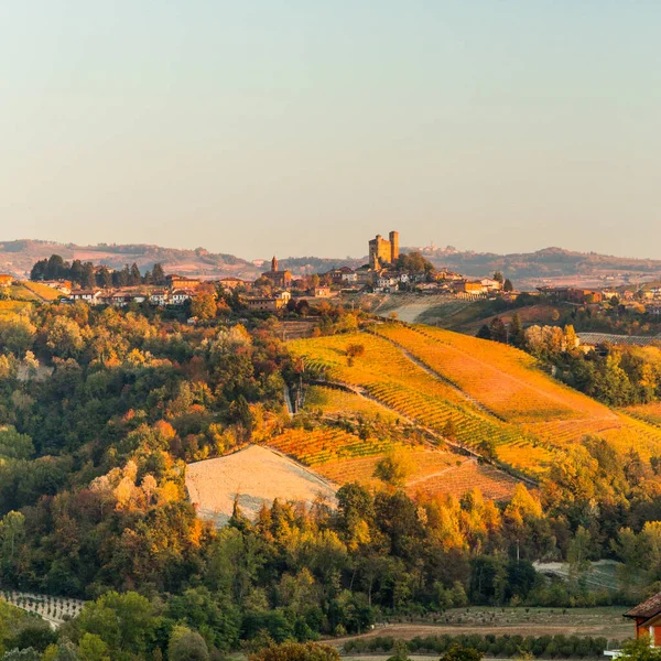 Vista Del Castillo Serralunga Región Del Piamonte Italia — Foto de Stock