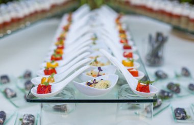 sebze ve peynir çeşitleri aperatifler ve parmak yiyecekleri.