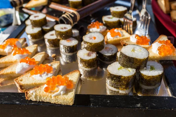 Färgglada Läckra Uppsättning Sushi Och Sashimi — Stockfoto