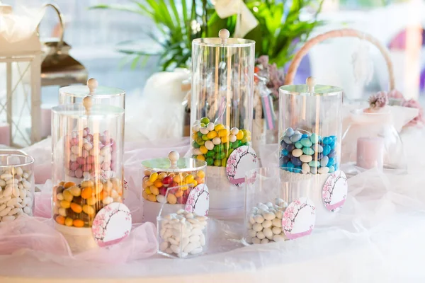 Weiße Bonbons Für Eine Hochzeit — Stockfoto