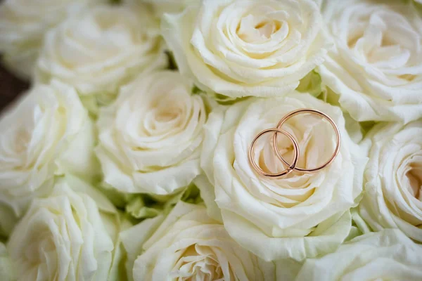 Wedding Rings Small Pillow — Stock Photo, Image