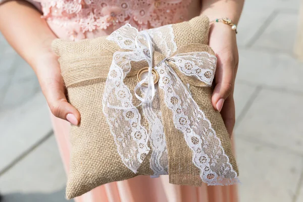 Wedding Rings Small Pillow — Stock Photo, Image