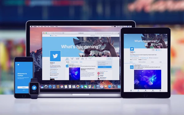 Twitter na Apple iphone 7 ipad Apple Watch Pro i Macbook Pro — Zdjęcie stockowe