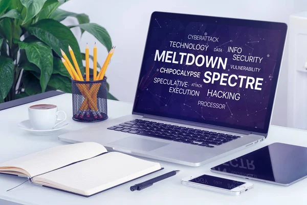 Koncepcja zagrożenia Meltdown i widmo na ekranie laptopa — Zdjęcie stockowe