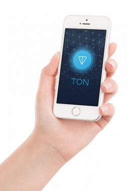 Telgraf açık ağ Ton logosu beyaz kağıt el iphone sergilenen