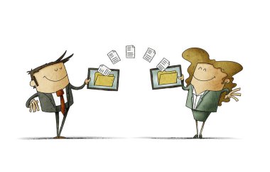 İş adamı ve iş kadını cep telefonları arasındaki dosyaları transfer ediyorlar. izole