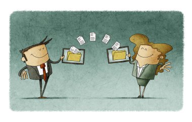 İş adamı ve iş kadını cep telefonları arasında dosya aktarıyor