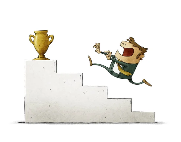 El hombre de negocios sube unas escaleras para llegar a un trofeo de oro. aislado — Foto de Stock