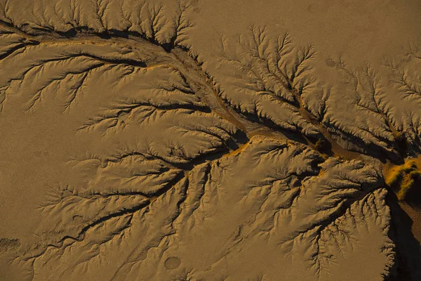 水的作用造成沙漠的侵蚀 图库图片