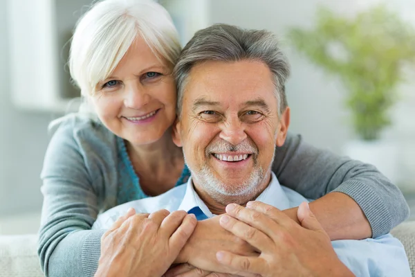 Pareja mayor en casa — Foto de Stock