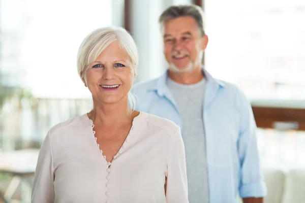 Seniorenpaar zu Hause — Stockfoto