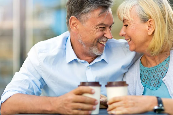 Älteres Paar im Café — Stockfoto