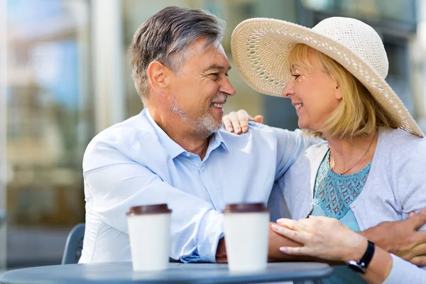 Äldre par på café — Stockfoto