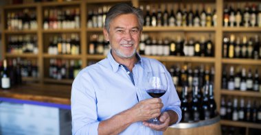Şarap dükkanı sahibi