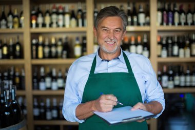 Şarap dükkanı sahibi