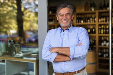 Şarap dükkanı sahibi