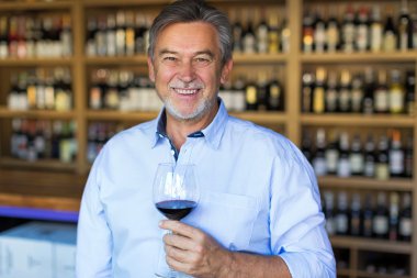 şarap tadımı adam