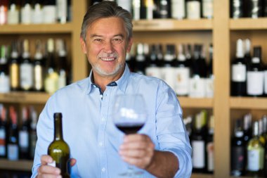 şarap tadımı adam