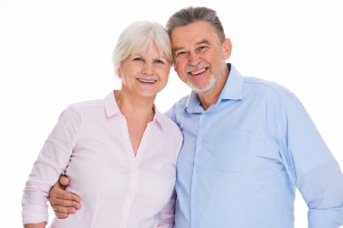 Ayakta kalan yaşlı çift