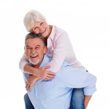 Ayakta kalan yaşlı çift