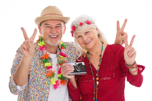 Ανώτερος ζευγάρι που ντυμένος σαν ένα hippie — Φωτογραφία Αρχείου
