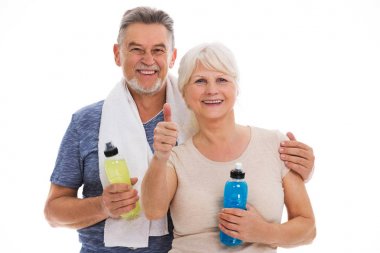 Havlu ve şişe ile fitness üst düzey Çift