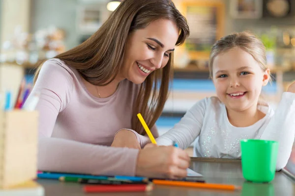 Mãe e filha desenho — Fotografia de Stock