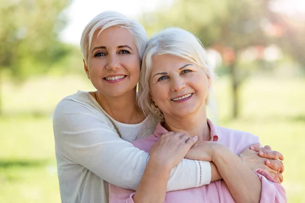 Mor och dotter — Stockfoto