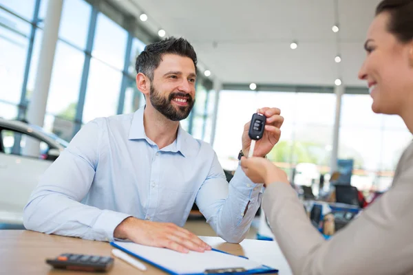 Agent Giving Car Key To Buyer — Stock Photo, Image