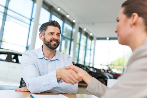 Car dealer shaking hand with a buyer — Stock Photo, Image
