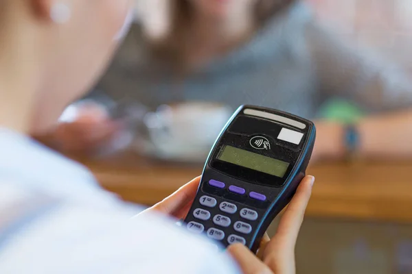 Client payant par carte de crédit — Photo