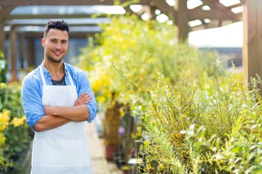 Bahçe merkezi çalışanı