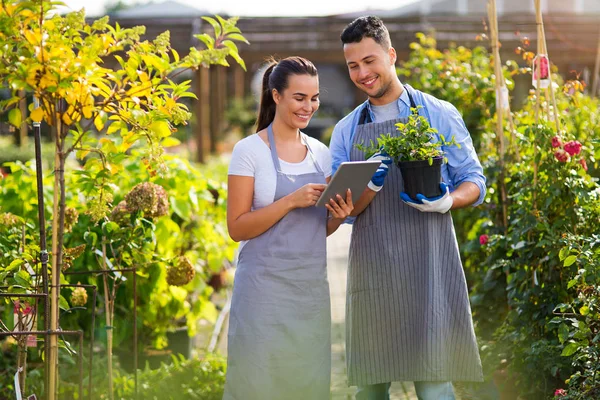 Centro de Jardín Empleados — Foto de Stock