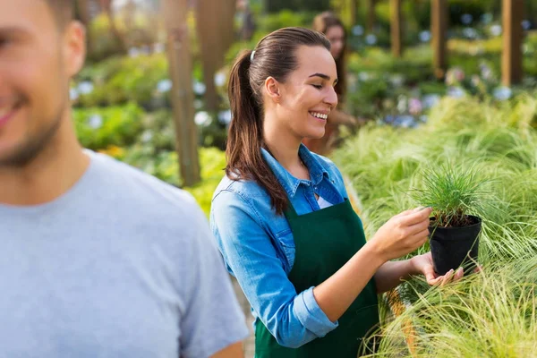 Centro de Jardín Empleados — Foto de Stock