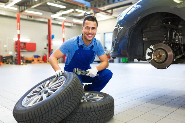 Kfz Mechaniker Der Werkstatt — Stockfoto