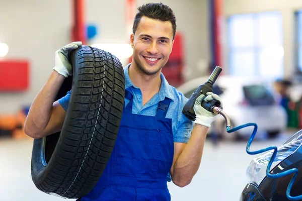 Kfz Mechaniker Der Werkstatt — Stockfoto