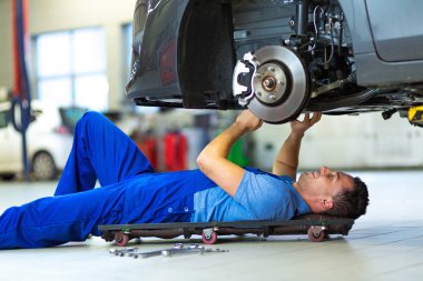 Araba tamircisi atölye 