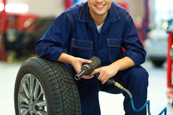 Kfz Mechaniker Der Werkstatt — Stockfoto