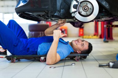 Araba tamircisi atölye 