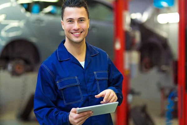 Kfz Mechaniker Der Werkstatt — Stockfoto