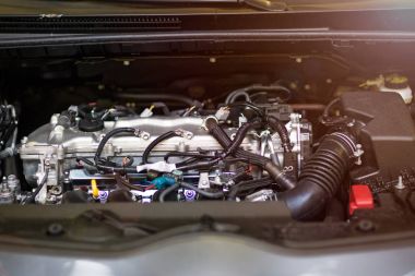 Bir araba motorunu kapat